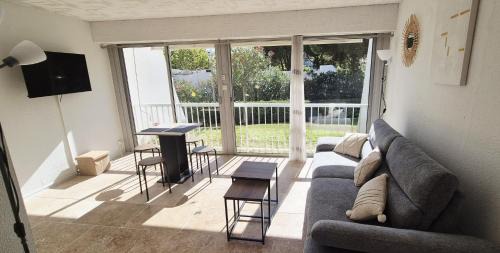 Le Couchant Apartment | Studio cabine moderne design avec vu sur jardin , piscine
