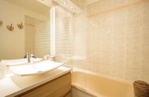 Saint-Lary-Soulan Apartment | Studio Cabine pour 4 à Saint-Lary-Soulan avec Balcon, Parking et Proche Téléphérique - FR-1-296-431