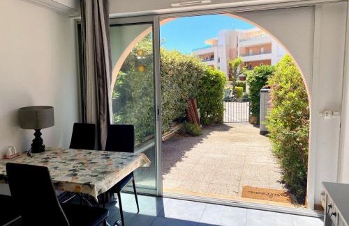 Meze Apartment | Studio cabine rénové à 250m de l'étang de Thau avec jardinet et parking privé - FR-1-604-3