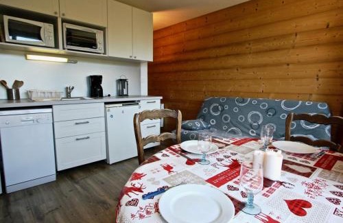 Chamrousse Apartment | Studio cabine rénové, bien équipé, expo Sud, proche pistes à Chamrousse 1650 - FR-1-340-218