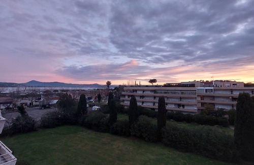 Saint-Tropez Apartment | Studio Centre St Tropez Swimming pool Balcony Panoramic view