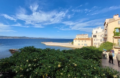 Saint-Tropez Apartment | Studio Centre St Tropez Swimming pool Balcony Panoramic view