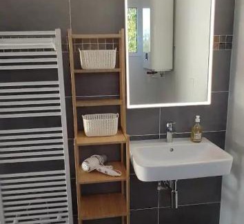 Saint-Gely-du-Fesc Apartment | Studio climatisé calme et équipé pour trois jours minimun