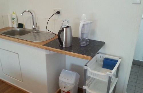 Wavell Heights Apartment | Studio close to airport