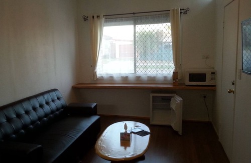 Wavell Heights Apartment | Studio close to airport