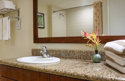 Wailua Apartment | Studio Condo at ocean front resort with pool and ocean views