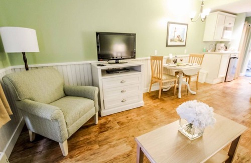 West Yarmouth Apartment | Studio Condo, Kitchenette, Sleeps 4, at The Holly Tree Resort!
