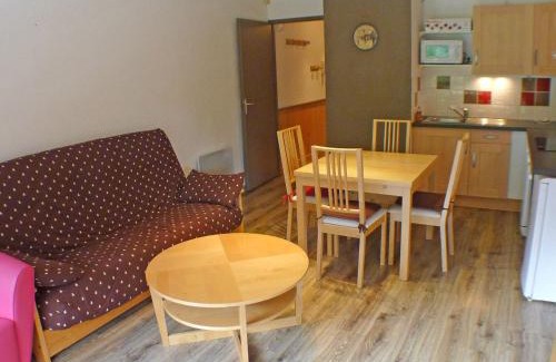 Samoens Apartment | Studio confortable face aux télécabines, proche loisirs avec parking et animaux admis à Samoëns - FR-1-629-54