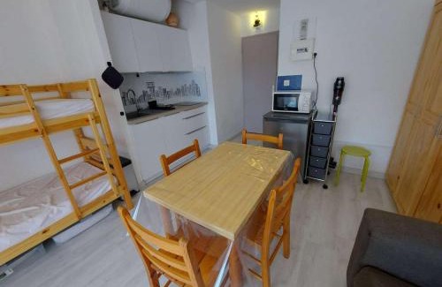 Le Grau-dʼAgde Apartment | Studio cosy à 80m de la plage avec jardin et jeux pour enfants - FR-1-423-238