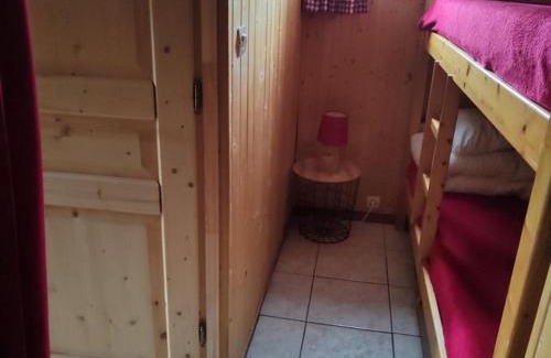 Cohennoz Apartment | Studio cosy 4 pers, RDC, Sud, à 300m des pistes et 250m commerces, bien équipé, animaux admis. - FR-1-733-116