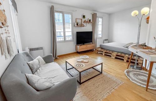 Le Plessis-Robinson Apartment | Studio cosy avec Smart TV & Wi-Fi