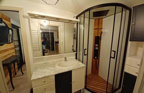 Pont-de-Labeaume Apartment | Studio cosy près d'Aubenas et des thermes de Vals