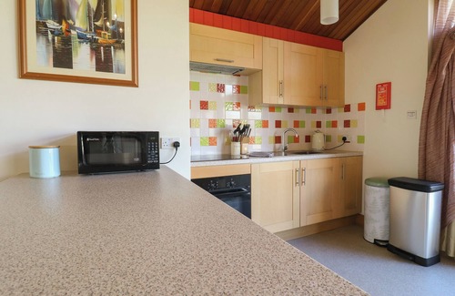 Surlingham Cottage | STUDIO COTTAGE, family friendly, character holiday cottage in Norwich
