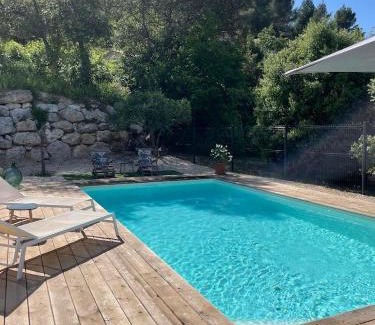 Fontaine-de-Vaucluse Apartment | Studio de charme avec piscine