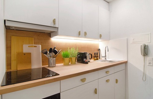 Schoenwald Apartment | Studio Apartment "Schönwald-Nest" with Forest View, Pool, Balcony and Wi-Fi