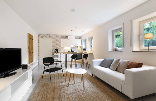 Oberrotweil Apartment | Studio Apartment 'Ferienwohnung Vino9' with Private Garden and Wi-Fi