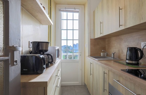 Saint-Quay-Portrieux Apartment | Studio "Direct Sea View for 2 People" with Sea View, 2 Balconies and Wi-Fi