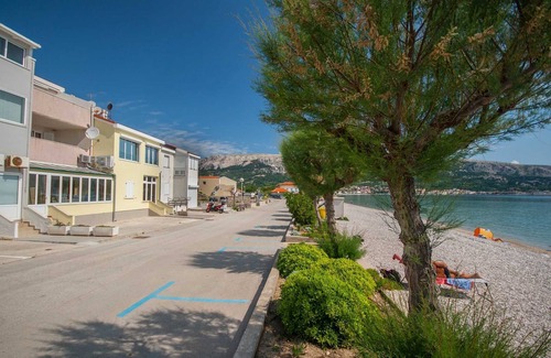 Baska Apartment | Studio Dubravka for two with a beautiful sea view, right on the beach