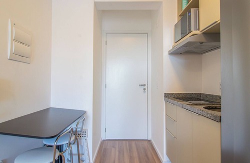 Santo Amaro Apartment | Studio elegante com varanda e ótima localização