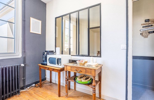 Saint-Vincent-Sterlanges House | Studio 'Family Room for 3 People - No. 9' with Wi-Fi