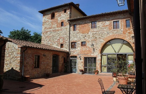 Santomato Apartment | Studio "Fattoria CasalBosco" an ancient medieval village surrounded by greenery