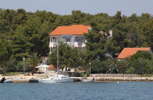 Verunic Apartment | Studio flat near beach Verunić, Dugi otok (AS-3480-a)