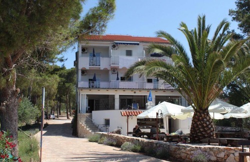 Verunic Apartment | Studio flat near beach Verunić, Dugi otok (AS-3480-a)