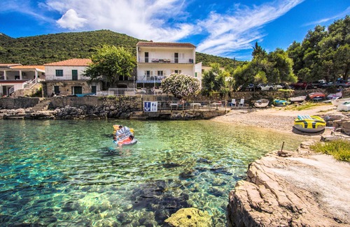 Pokrivenik Apartment | Studio flat near beach Cove Zarace (Gdinj), Hvar (AS-2047-a)
