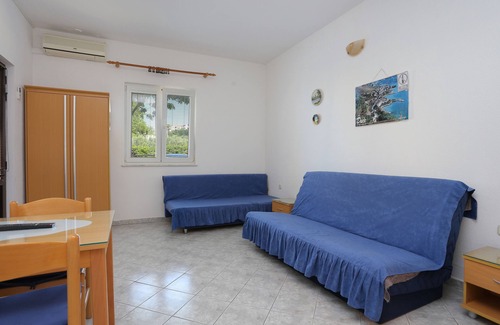 Dugi Rat Apartment | Studio flat near beach Orij, Omiš (AS-2809-a)