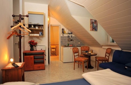 Sutivan Apartment | Studio flat near beach Sutivan, Brač (AS-17796-a)