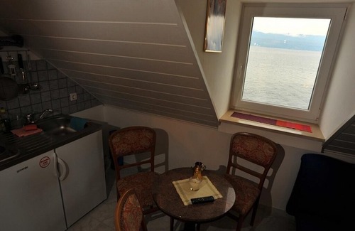 Sutivan Apartment | Studio flat near beach Sutivan, Brač (AS-17796-a)