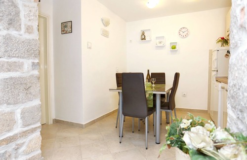 Kastel Kambelovac Apartment | Studio flat with terrace Kaštel Kambelovac, Kaštela (AS-8679-a)