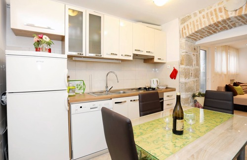 Kastel Kambelovac Apartment | Studio flat with terrace Kaštel Kambelovac, Kaštela (AS-8679-a)