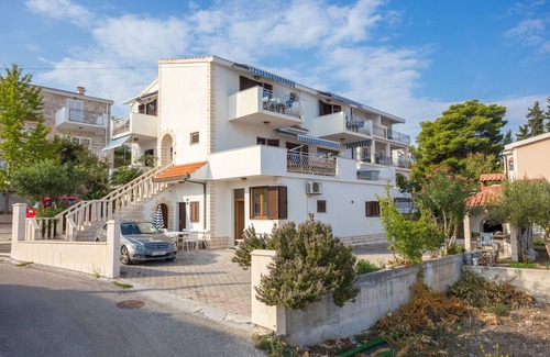 Municipality of Trogir Apartment | Studio flat with balcony and sea view Slatine, Čiovo (AS-13298-e)