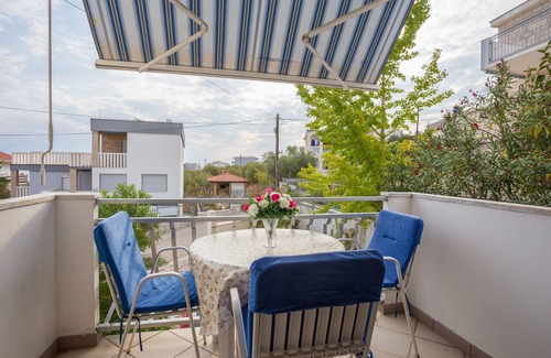 Municipality of Trogir Apartment | Studio flat with balcony and sea view Slatine, Čiovo (AS-13298-e)