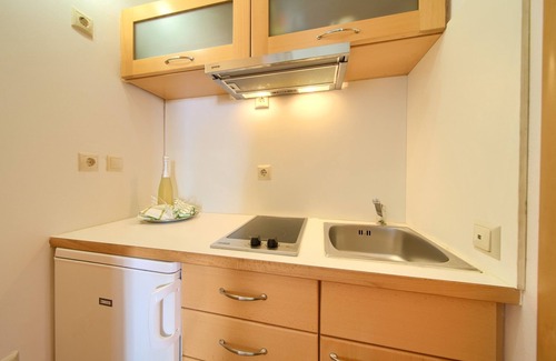 Vantacici Apartment | Studio flat with terrace Vantačići, Krk (AS-20439-a)