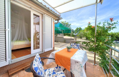Vantacici Apartment | Studio flat with terrace Vantačići, Krk (AS-20439-a)
