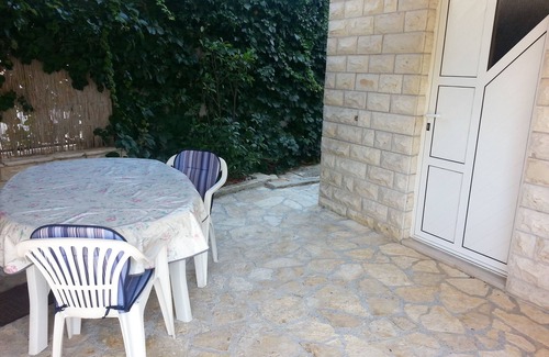 Vinisce Apartment | Studio flat with terrace Vinišće, Trogir (AS-12637-a)