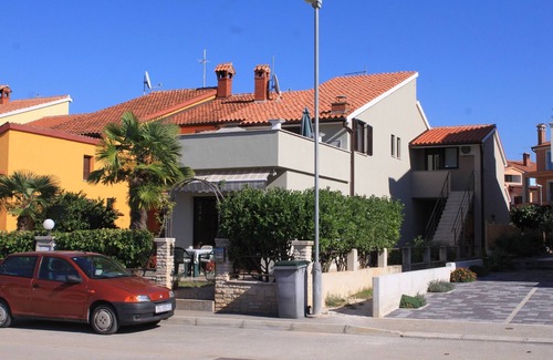 Valbandon Apartment | Studio flat with terrace and sea view Fažana (AS-7205-a)