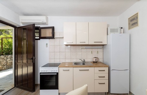Zavala Apartment | Studio flat with terrace and sea view Zavala, Hvar (AS-8710-a)