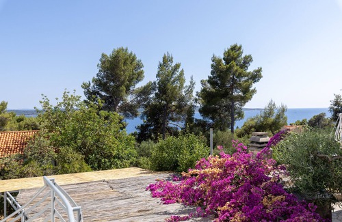 Zavala Apartment | Studio flat with terrace and sea view Zavala, Hvar (AS-8710-a)