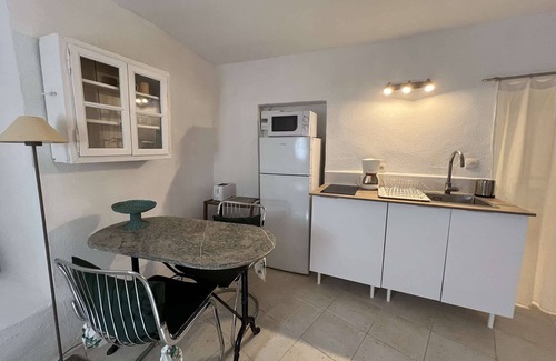 Hyeres City Centre Apartment | Studio for 2 people in the heart of Hyères