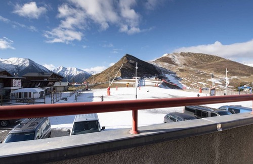 Pla d'Adet Apartment | Studio for 4 near the slopes with parking and pets allowed in Saint-Lary-Soulan