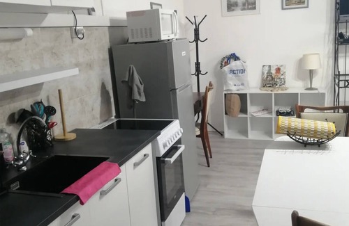 Bourg-Argental Apartment | Studio 'Gradina Bulgarana' with Shared Garden and Wi-Fi