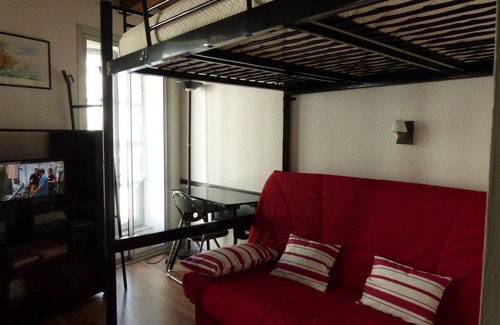 La Rochelle City Centre Apartment | Studio ideally located 2 steps from the old port, in the heart of the historic center