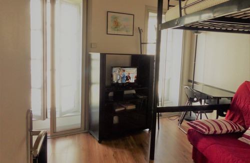 La Rochelle City Centre Apartment | Studio ideally located 2 steps from the old port, in the heart of the historic center