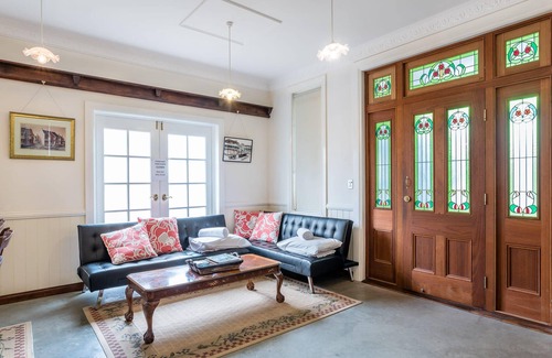 Ashgrove Apartment | Studio in Ashgrove W/Bedroom Loft