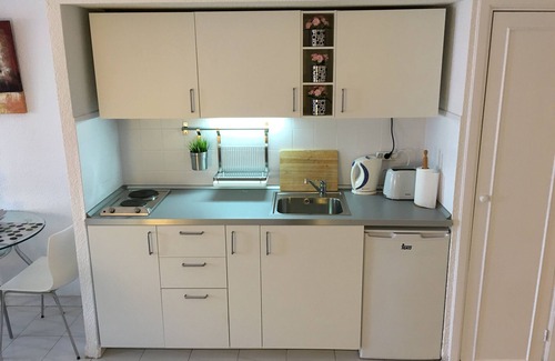 Los Cristianos Apartment | Studio In Beautiful Quiet Complex with AIR CON Communal Pool - FREE WIFI