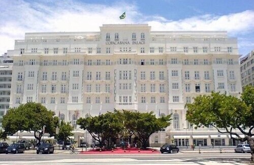 Copacabana Apartment | Studio in Copacabana close to the beach and next to the Metro, flexible check in.