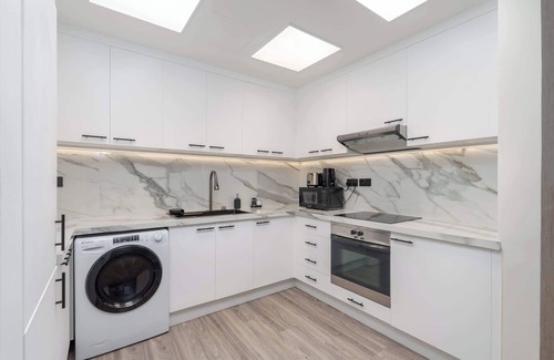Bur Dubai Apartment | Studio in DIFC that Sleeps 4 Comfortably
